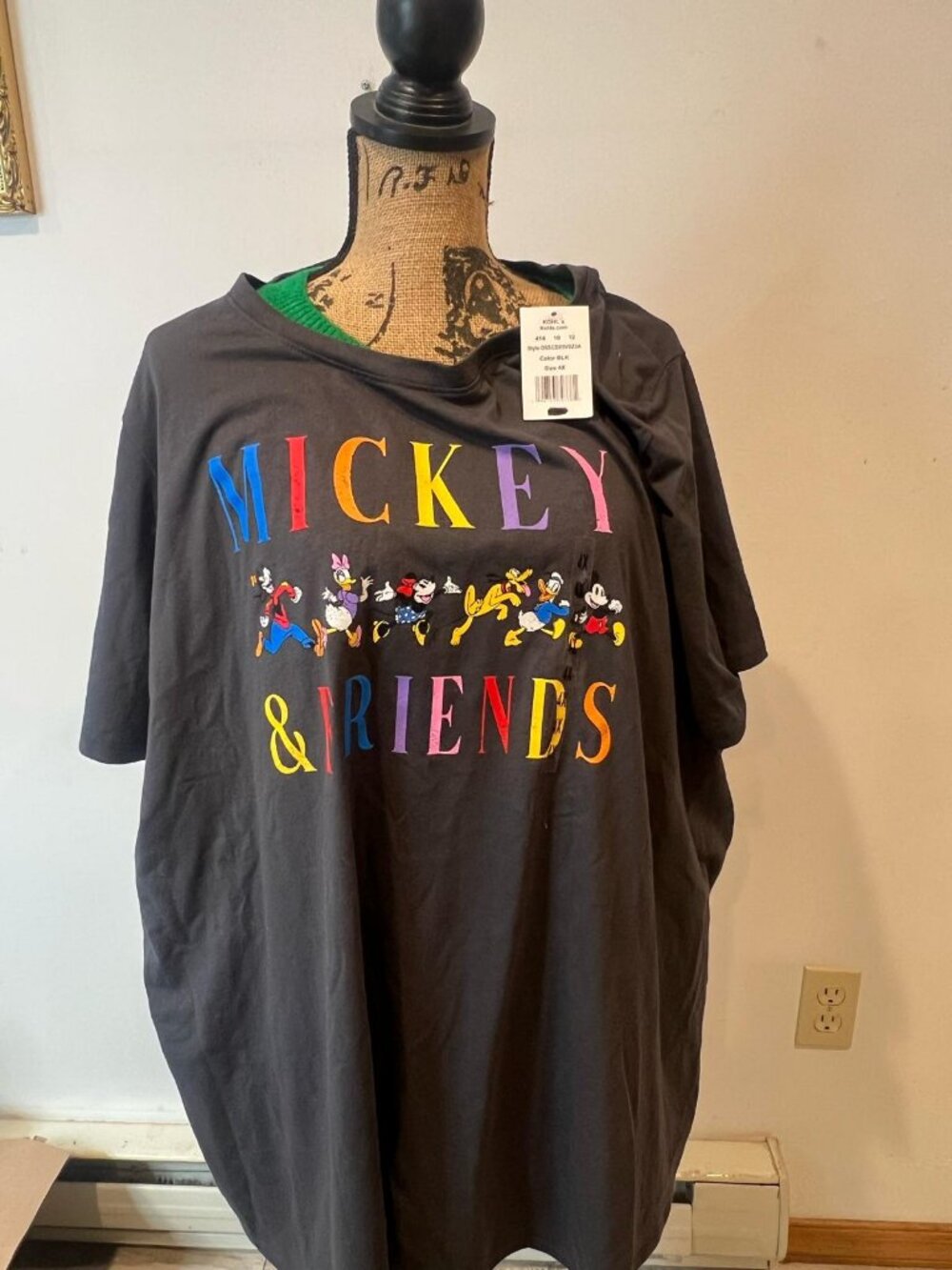 Kohl's Disney Mickey & Friends T-Shirt 4X Black Graphic Distressed Crew Pullover
